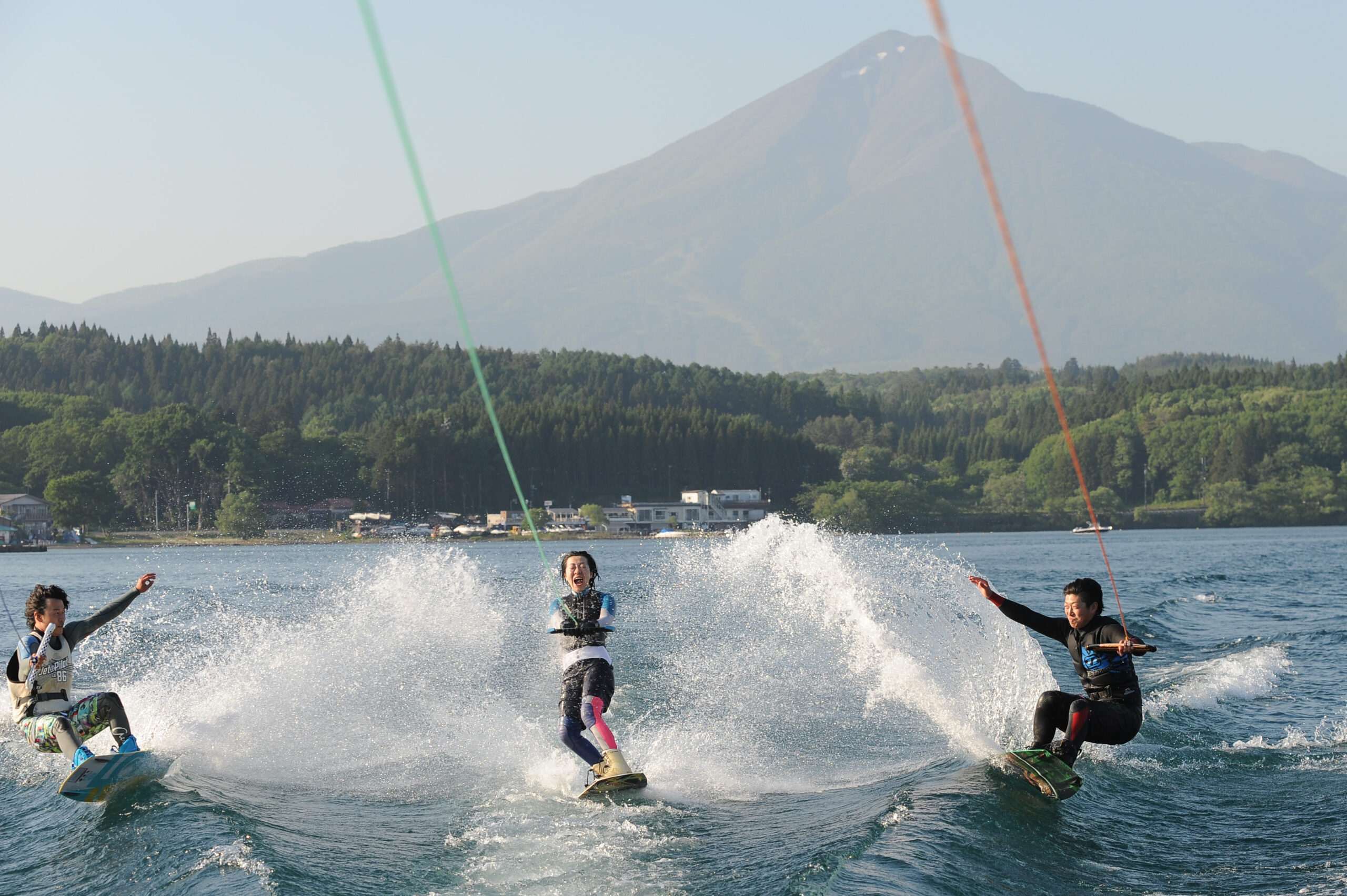 猪苗代湖で雄大な磐梯山を眺めながらの“ウェイクボード” - EXTREME